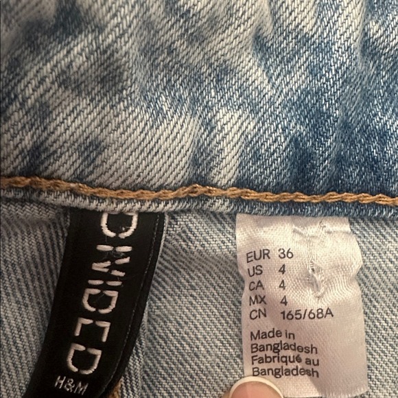 H&M High Waisted Relaxed Fit Wide Leg Distressed Light Vintage Wash Jeans 4 - Picture 6 of 12
